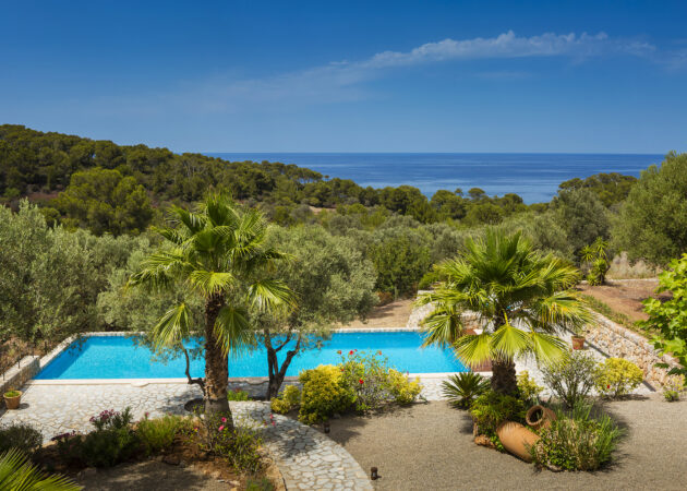 luxury-villa-pool-seaview-mallorca
