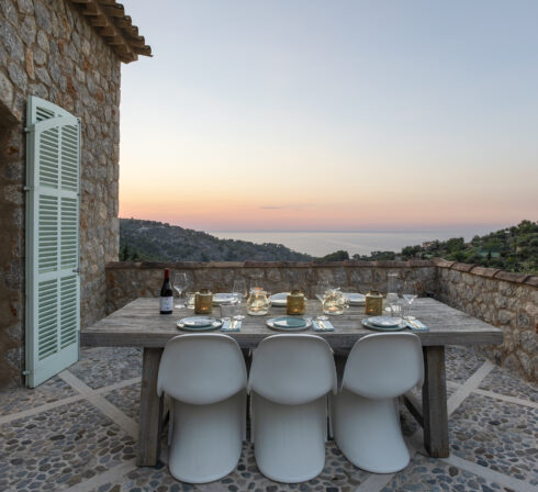 Stadthaus Casa Lulu in Deià, Mallorca, mit Infinity-Pool, Meerblick und rustikalem Charme.
