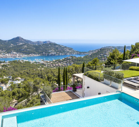 Infinitypool mit Meerblick über Port d’Andratx, Mallorca