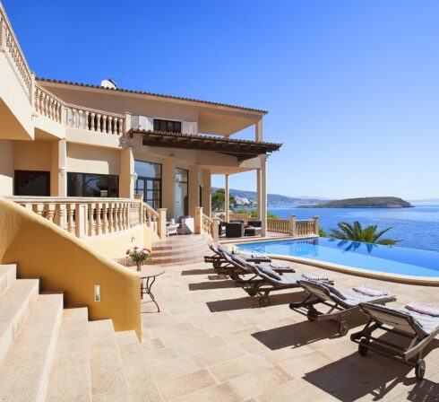 villa-in-erster-meereslinie-mallorca-concierge
