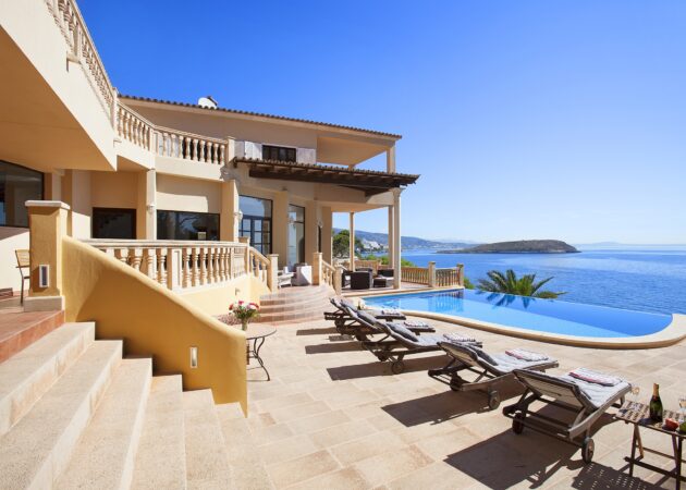 villa-in-first-sea-line-mallorca-concierge
