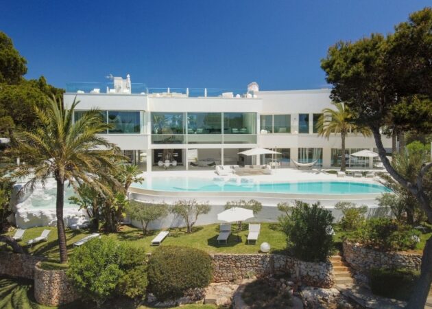 Modern luxury villa with large infinity pool and palm trees in Mallorca