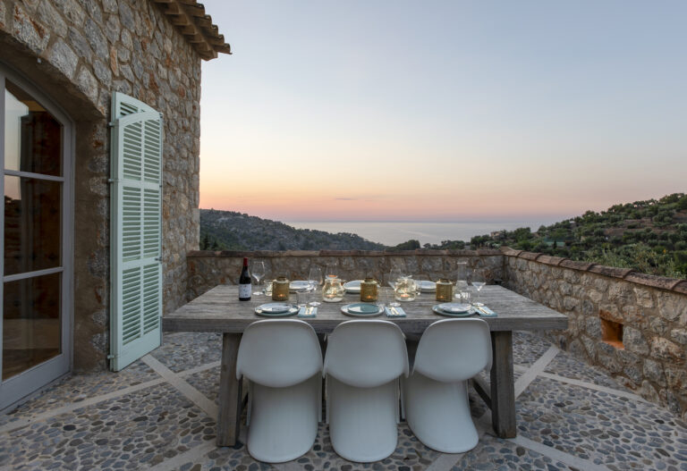 Stadthaus Casa Lulu in Deià, Mallorca, mit Infinity-Pool, Meerblick und rustikalem Charme.
